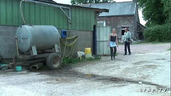 Bästa French mature gets her ass fucked hard by grandpa and his farm friends energivideor