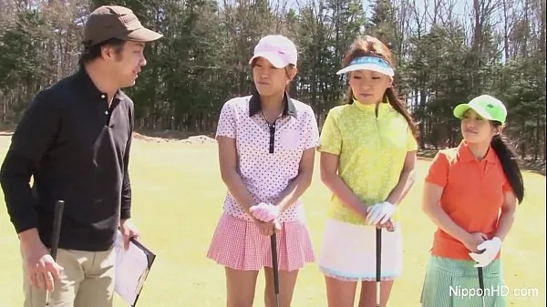 Najboljši videoposnetki Asian teen girls plays golf nude energije