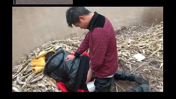 Video tenaga Chinese Couple Fucks In Public terbaik