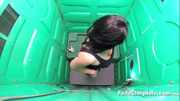 Meilleures vidéos sur l’énergie Porta Gloryhole sucer la bite au bord d'un lac