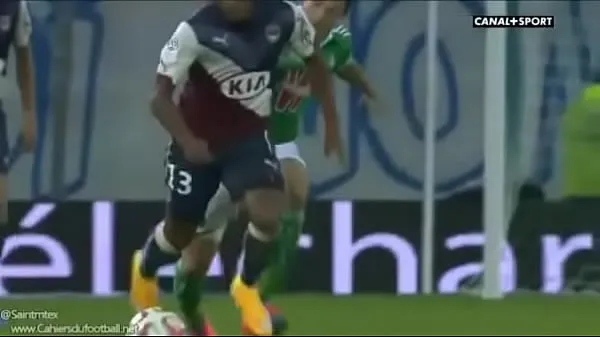 最佳PLAYER THOMAS TOURÉ SLIPS ON THE FIELD AND SHOWS HOW DOWRY能源视频