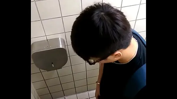 أفضل مقاطع فيديو الطاقة spying at the MRT restroom