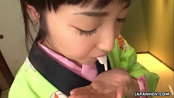 Video energi Asian bitch in a kimono sucking on his erect prick terbaik