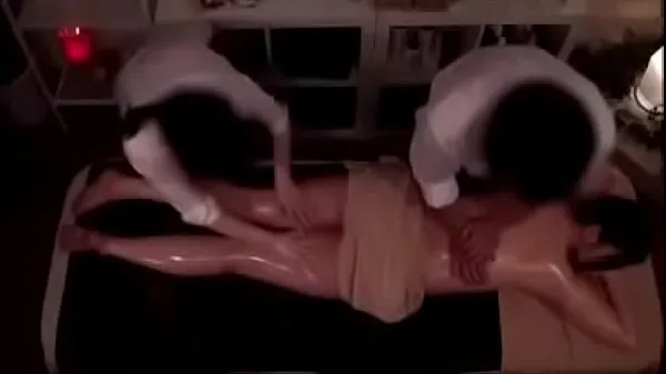 Meilleures vidéos sur l’énergie caméra cachée - massage d'une belle fille