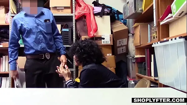 أفضل مقاطع فيديو الطاقة latina thief banged by the mall cop