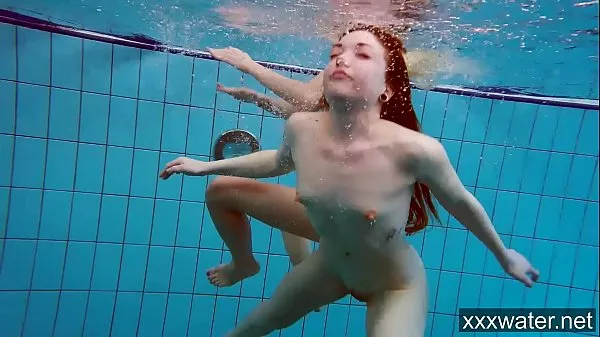 Los mejores Chicas rusas calientes nadando en la piscina vídeos de energía