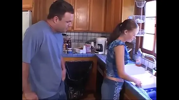 วิดีโอพลังงานHe hits on her stepdaughter while she's washing dishesที่ดีที่สุด