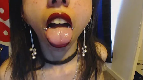 Los mejores Goth con lápiz labial rojo babea mucho y te lanza burbujas de saliva: saliva y fetiche de lápiz labial vídeos de energía