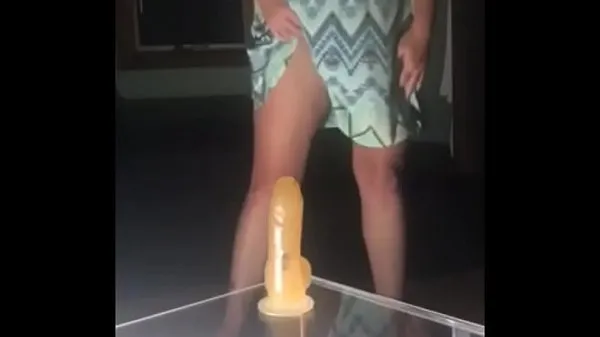 Τα καλύτερα βίντεο Amateur Wife Removes Dress And Rides Her Suction Cup Dildo ενέργειας