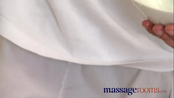 最佳Massage Rooms Mature woman with hairy pussy given orgasm能源视频
