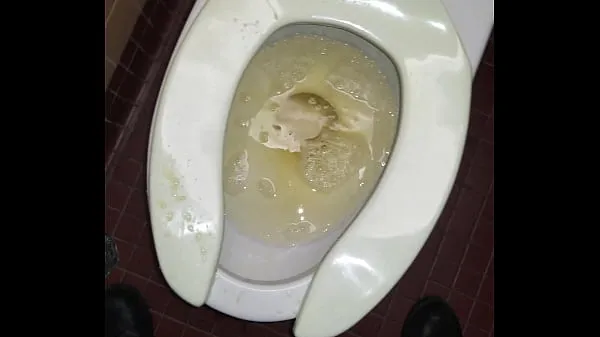 Τα καλύτερα βίντεο Messy Piss in Public Bathroom ενέργειας