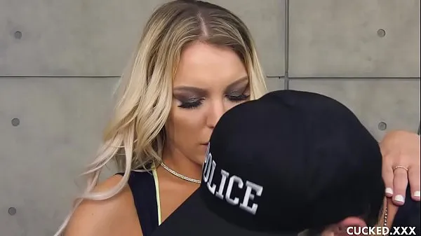 Najboljši videoposnetki Big Tit Babe's Cucked Husband Gets Arrested, but Her Pussy Saves Him energije