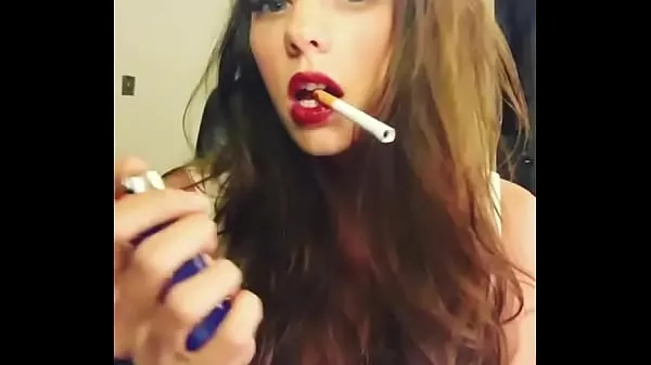 最佳Hot girl with sexy red lips能源视频