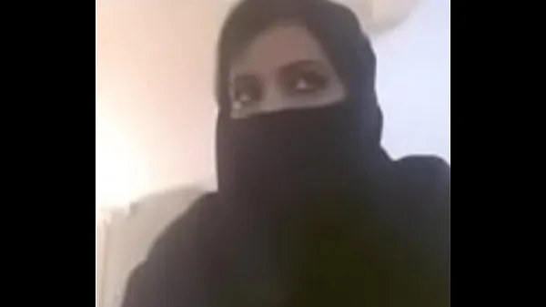Najlepšie videá o Muslim hot milf expose her boobs in videocall energii