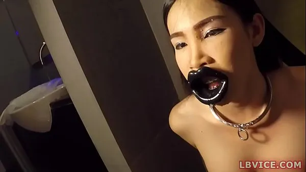 أفضل مقاطع فيديو الطاقة Thai transsexual Donut drinks pee and gives blowjob