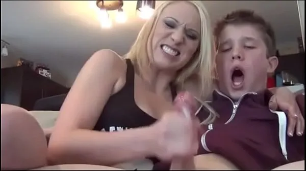 Video tenaga Lucky being jacked off by hot blondes terbaik