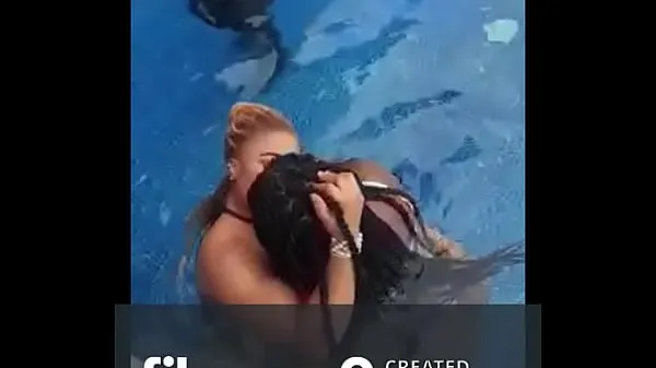 Najboljši videoposnetki Lekki Big Girl Gets Her Pussy Sucked In A Beach house Party energije