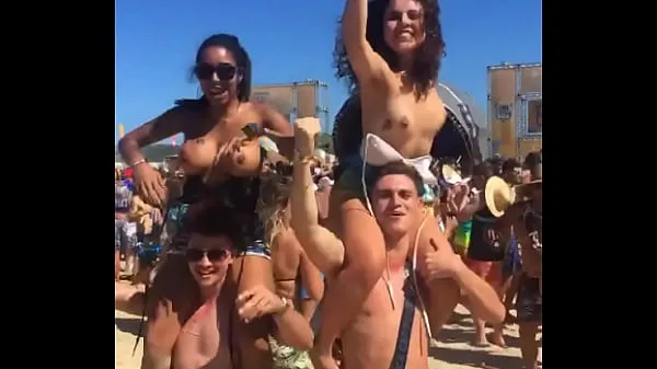 أفضل مقاطع فيديو الطاقة breast at rave party