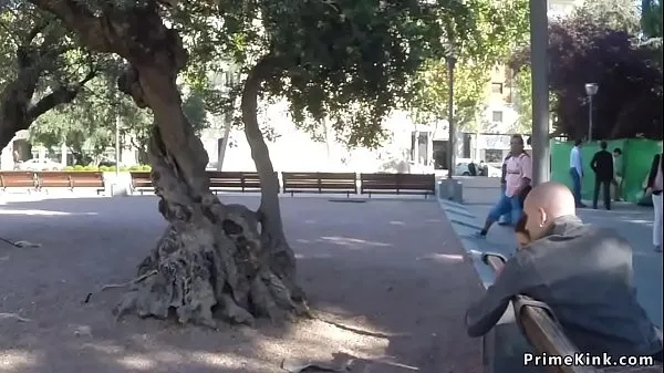 Meilleures vidéos sur l’énergie Rousse dans lezdom dans public à l'extérieur