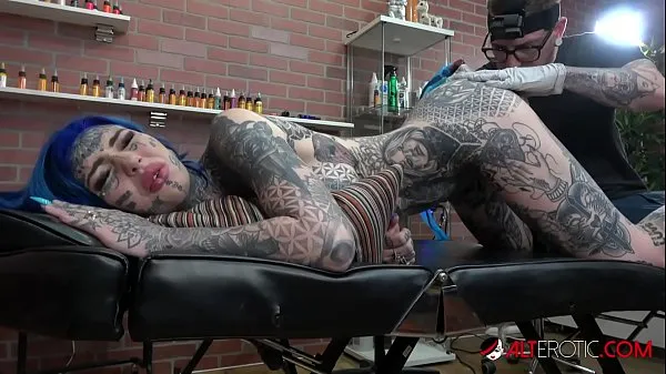 Najboljši videoposnetki Amber Luke gets a asshole tattoo and a good fucking energije