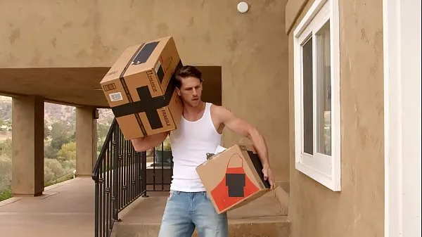 أفضل مقاطع فيديو الطاقة Delivery Man Carries The Best Package - NextDoorStudioes