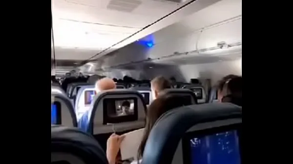 Los mejores Chica joven disfrutando en el avión vídeos de energía