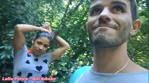 I migliori video sull'energia Ho preso quello nuovo per fare un'escursione nella foresta. E le ho mangiato il culo. Lalla Potira - Bill Smoke - Completo in ROSSO