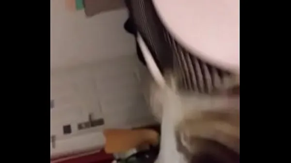 Meilleures vidéos sur l’énergie Swingin Dirty Darla se fait pilonner la chatte par une grosse bite tout en suçant une autre bite et en en aimant chaque centimètre tout en se faisant éjaculer à la fin