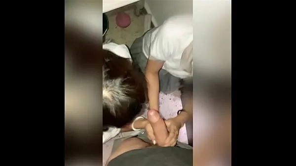 I migliori video sull'energia DUE simpatici studenti messicani condividono il cazzo succhiandolo allo stesso tempo nella stanza del bidello! Due ragazze calde a SCUOLA e un PENE per due! Sesso amatoriale fatto in casa! (Seconda parte