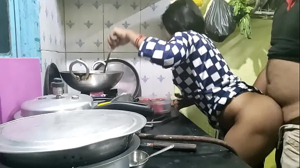 सर्वश्रेष्ठ The maid who came from the village did not have any leaves, so the owner took advantage of that and fucked the maid (Hindi Clear Audio ऊर्जा वीडियो