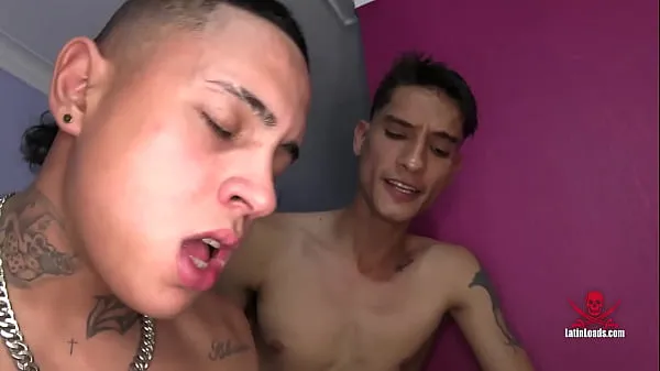 Los mejores Gangbanging con un pasivo latino sexy vídeos de energía