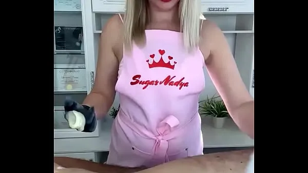 Najboljši videoposnetki A juicy big, hard cock came in for a waxing procedure energije