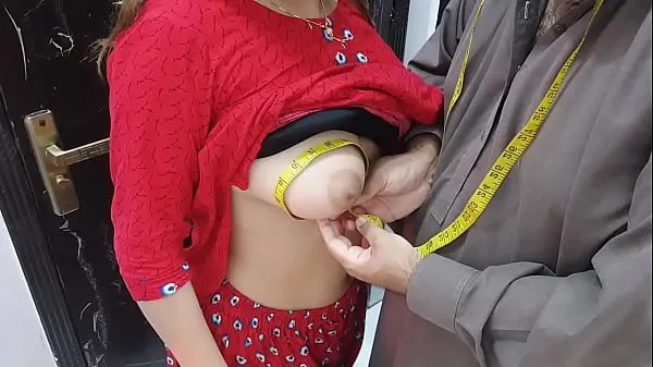 最佳Desi indian Village Wife,s Ass Hole Fucked By Tailor In Exchange Of Her Clothes Stitching Charges Very Hot Clear Hindi Voice能源视频