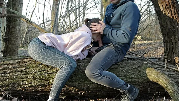 最佳紅婊子在她丈夫不在的時候在森林裡吮吸我的雞巴能源视频