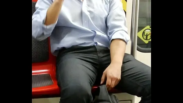 Los mejores chico lindo bulto metro vídeos de energía