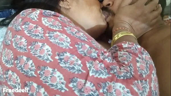 Los mejores Mi Bhabhi real me enseña cómo tener sexo sin mi permiso. Vídeo hindi completo vídeos de energía