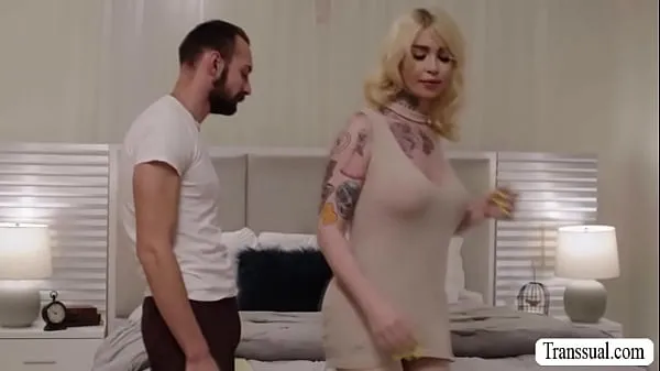 Nejlepší Blonde shemale orders a new bed comforter from the guy that,she throats his dick and bareback fucks his ass so hard energetická videa