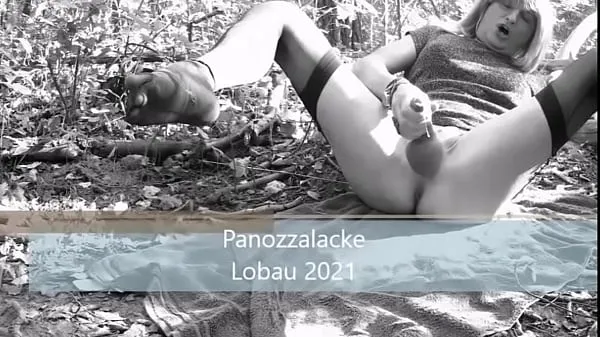 Najboljši videoposnetki Sassi Lamotte Slut in the Wood Used in Public, Lobau near Vienna energije