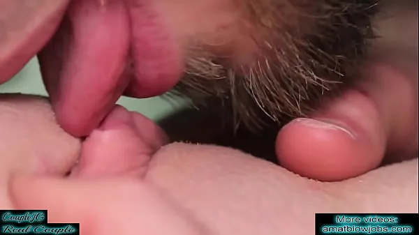 Die besten PUSSY LECKEN. Nahaufnahme von Kitzlerlecken, Muschifingern und echtem weiblichen Orgasmus. Lauter stöhnender Orgasmus Energievideos