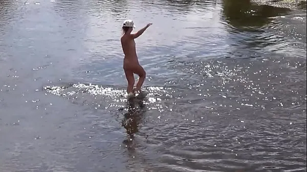 Najboljši videoposnetki Russian Mature Woman - Nude Bathing energije