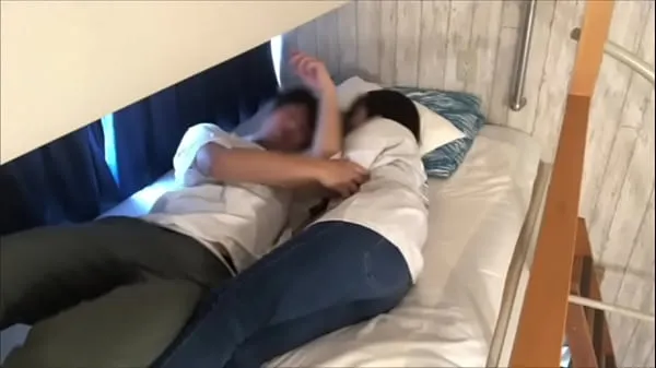 Video Living with her] A realistic morning routine for an amateur couple. A couple who gets up at 7 in the morning and gets horny before going to work with each other in a narrow bed with awkward amateur sex before going to work năng lượng hay nhất