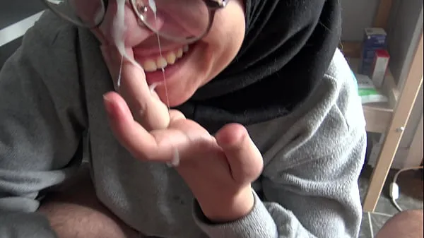 Nejlepší A Muslim girl is disturbed when she sees her teachers big French cock energetická videa