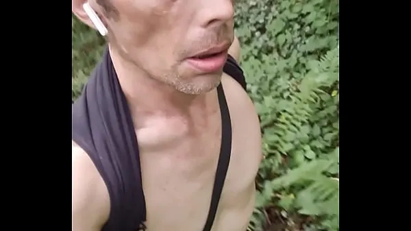 Meilleures vidéos sur l’énergie Naked walk in woods