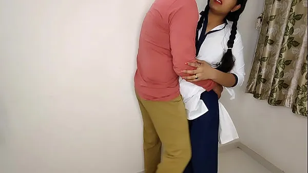 Video स्कूल वैन ड्राइवर कोमल को लेने घर पर आया और उसी मौके पर चोद năng lượng hay nhất