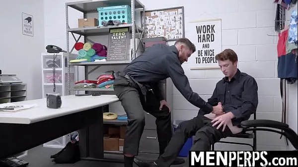 Najboljši videoposnetki Straight Security Guards Chris Damned and Sebastian Confess to Each Other Some Naughty Things They’ve Done Alone - Menperps energije
