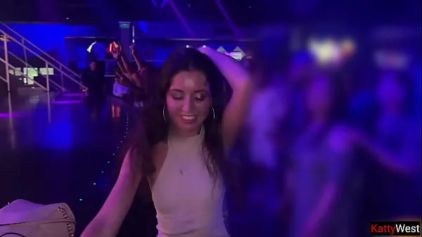 Video tenaga Fucked cutie in all holes in the toilet of a nightclub terbaik