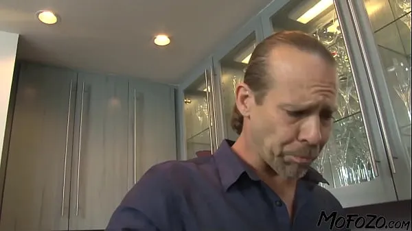 Video energi 19 Year Old Step Daughter Is Fucking With Her Step Dad terbaik