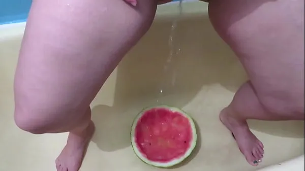 Los mejores Pissed and poured urine on herself. Curvy milf and her dirty fetish. Homemade vídeos de energía