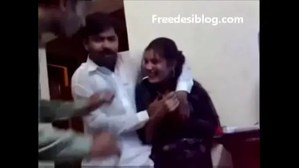 Bästa Pakistani Desi girl and boy enjoy in hostel room energivideor